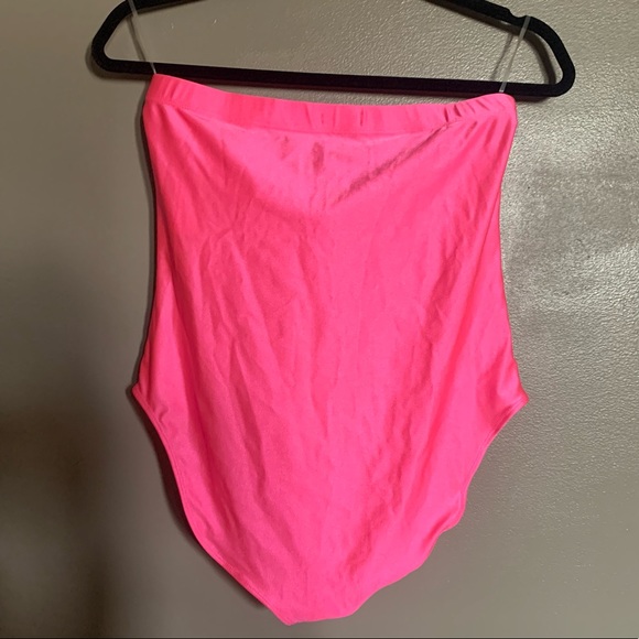 Neon pink sleeveless body suit - Picture 4 of 4